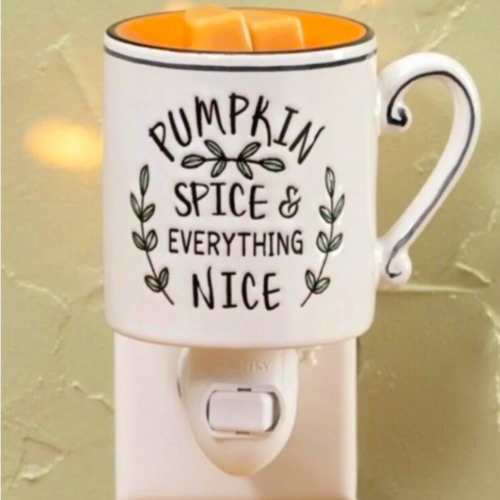Scentsy Wall Plug-in Warmer “Pumpkin Spice & Everything Nice” Brand New in box